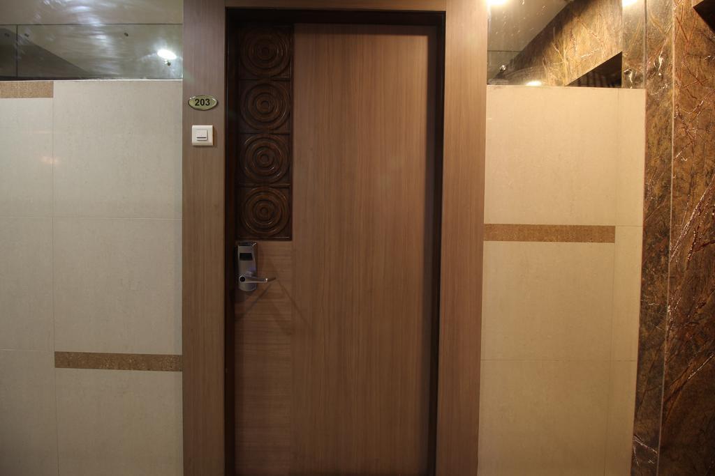 مومباي Hotel Samrat الغرفة الصورة