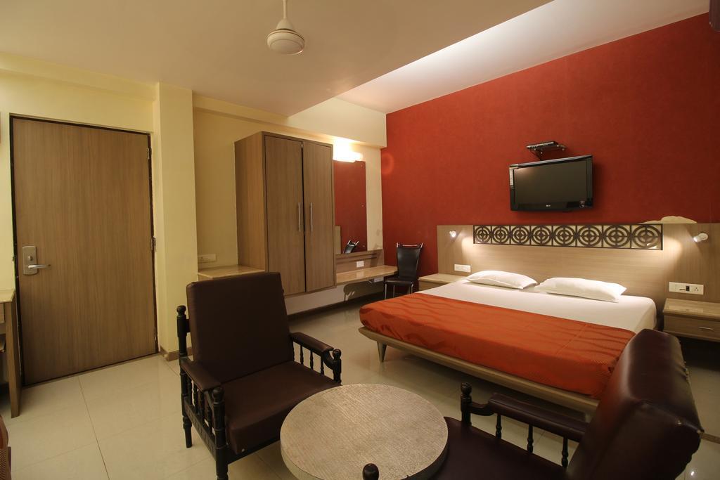 مومباي Hotel Samrat الغرفة الصورة
