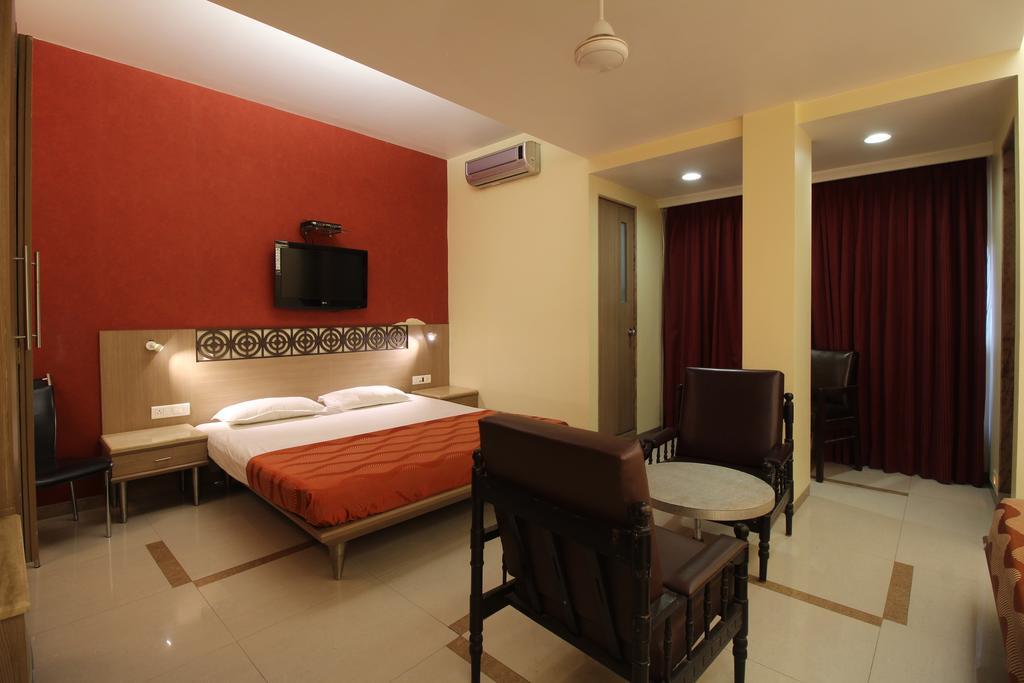 مومباي Hotel Samrat الغرفة الصورة