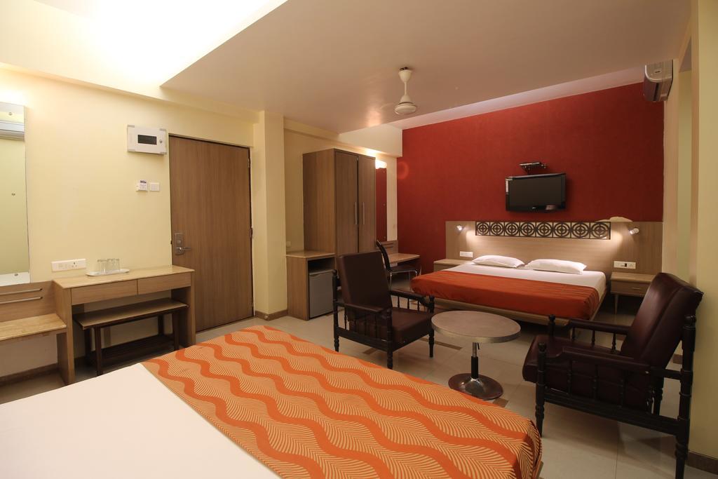 مومباي Hotel Samrat الغرفة الصورة