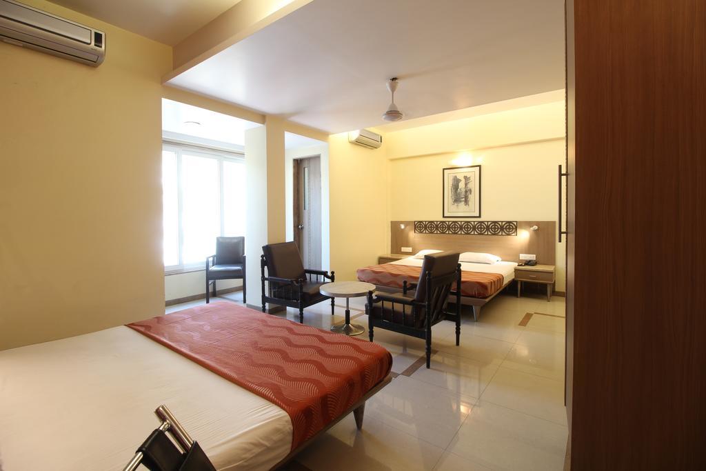مومباي Hotel Samrat الغرفة الصورة