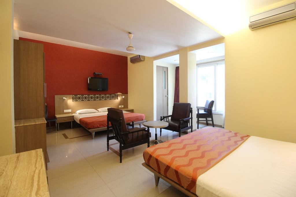 مومباي Hotel Samrat الغرفة الصورة