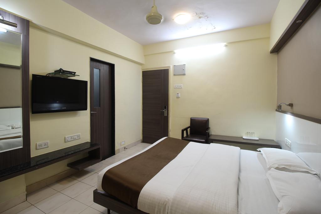 مومباي Hotel Samrat الغرفة الصورة