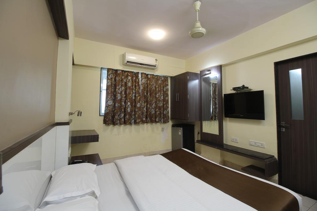 مومباي Hotel Samrat الغرفة الصورة