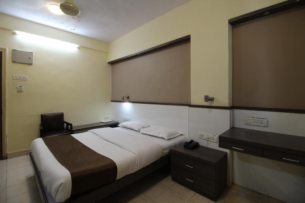 مومباي Hotel Samrat الغرفة الصورة