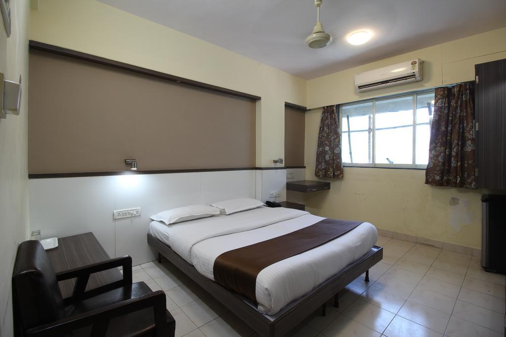 مومباي Hotel Samrat الغرفة الصورة