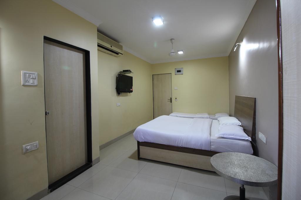 مومباي Hotel Samrat الغرفة الصورة