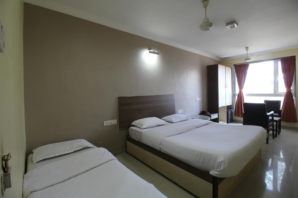 مومباي Hotel Samrat الغرفة الصورة