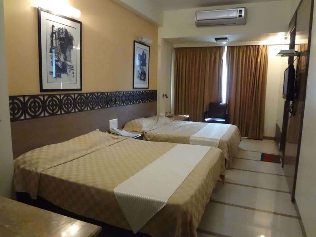 مومباي Hotel Samrat الغرفة الصورة
