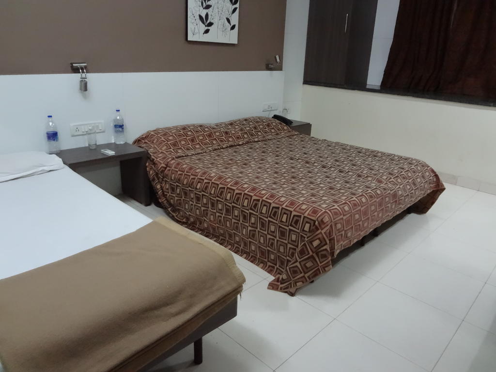 مومباي Hotel Samrat الغرفة الصورة