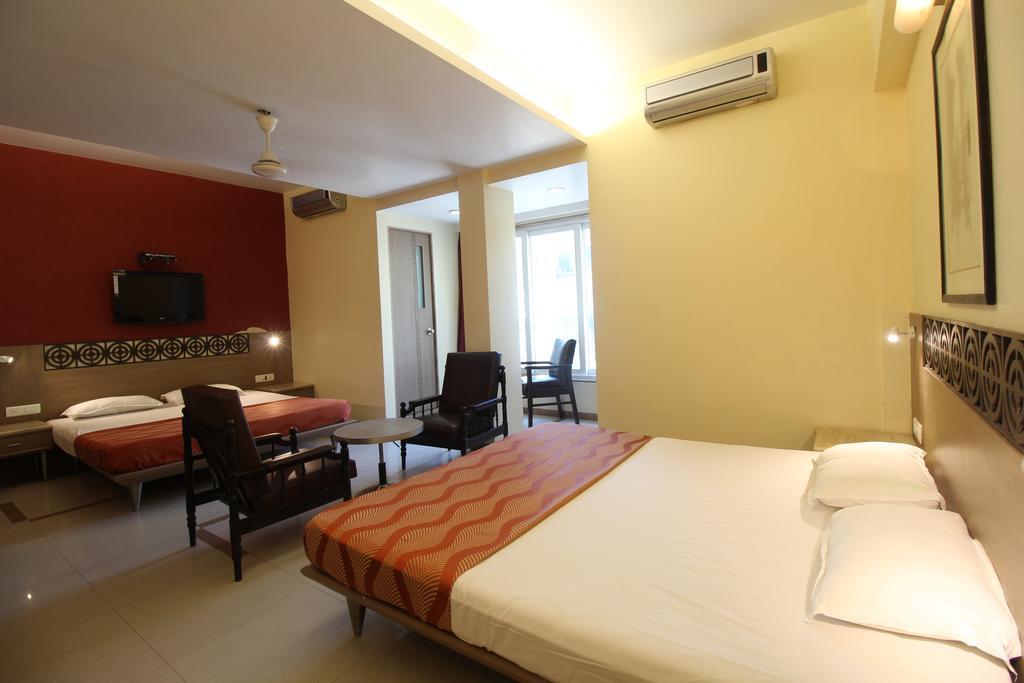 مومباي Hotel Samrat الغرفة الصورة