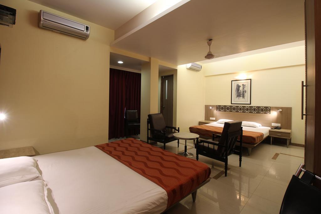 مومباي Hotel Samrat الغرفة الصورة